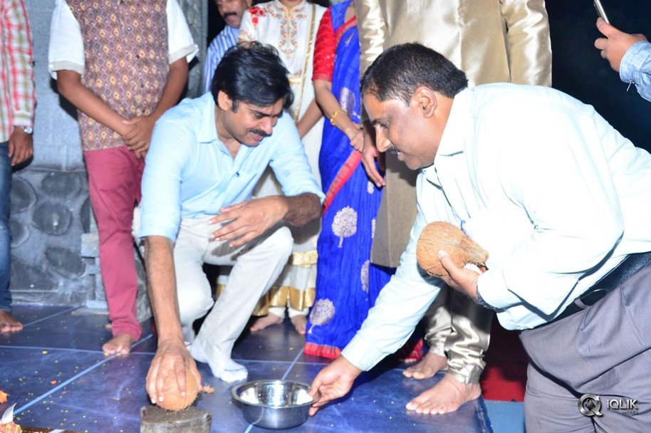 Pawan-Kalyan-At-Andhra-Prabha-Office-Ganesh-Pooja